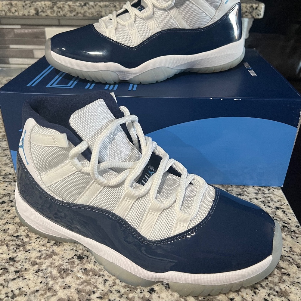 AIR JORDAN 11 RETRO